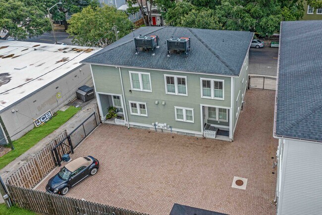 Building Photo - 911 Barnard St