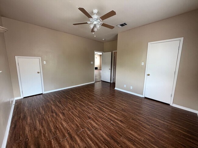 Building Photo - 910 Keith Ln