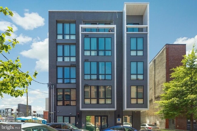 Building Photo - 304 Master St