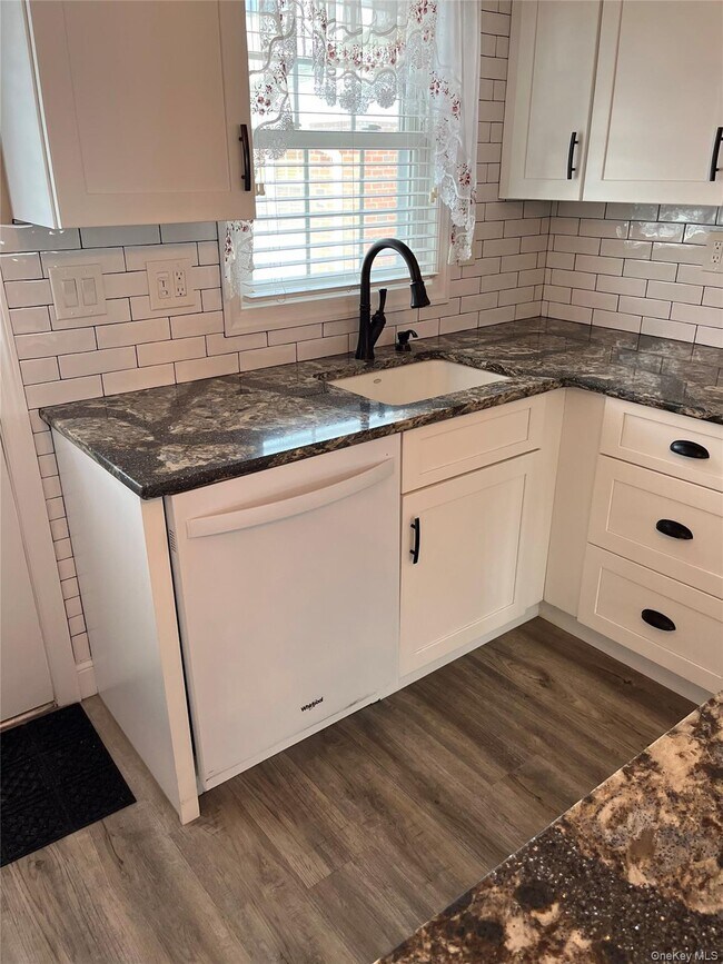 Building Photo - 44 Trent Ct