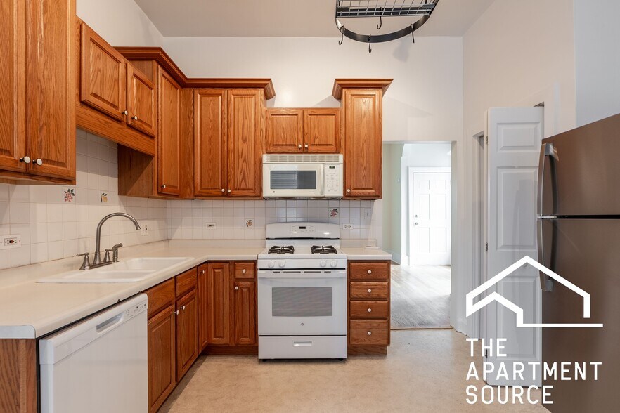 Building Photo - 4410 N Greenview Ave