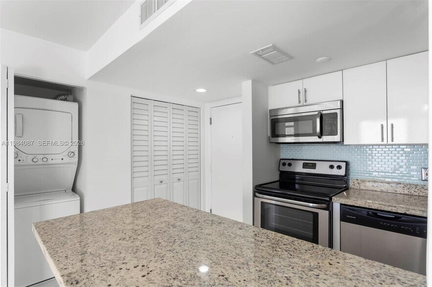 Building Photo - 770 Claughton Island Dr