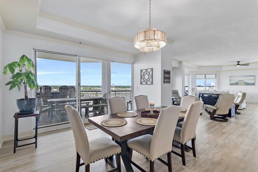 Building Photo - 725 Gulf Shore Dr