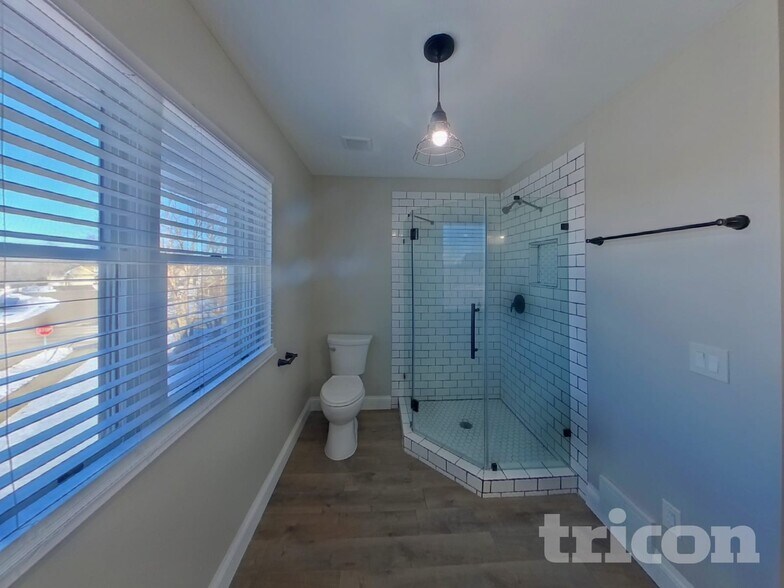 Building Photo - 606 Lincoln Dr NE