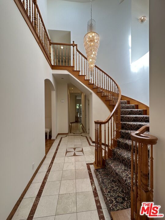 Building Photo - 623 Palisades Ave