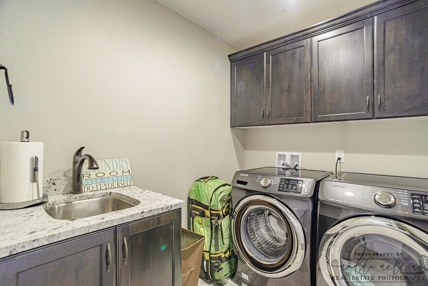 Building Photo - 325 N Red Stone Rd