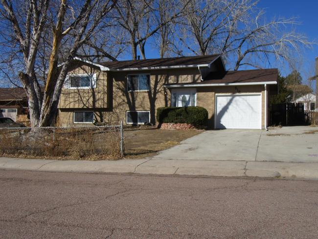 Primary Photo - 618 Rowe Ln