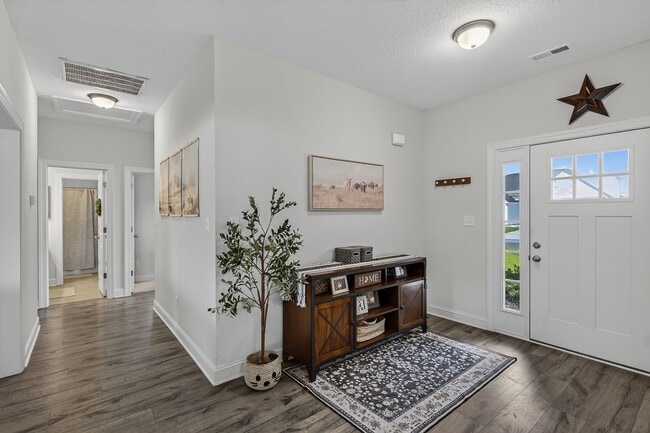 Building Photo - Spacious Stateside Home with Bonus Room & Screened-In Porch