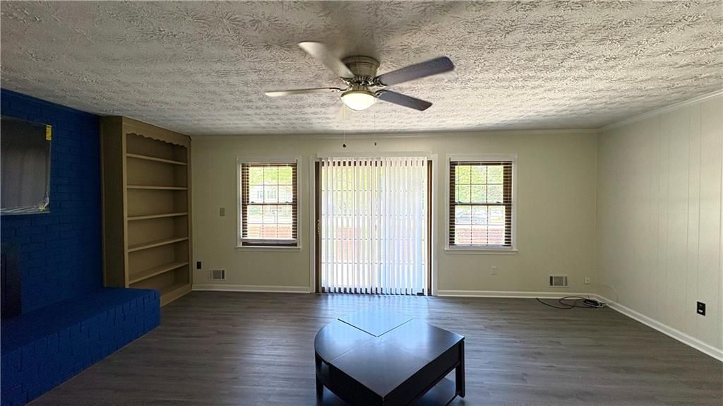 Building Photo - 2421 Fieldstone Dr SE