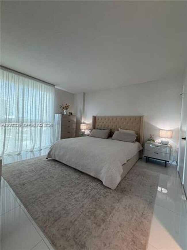 Building Photo - 200 Sunny Isles Blvd