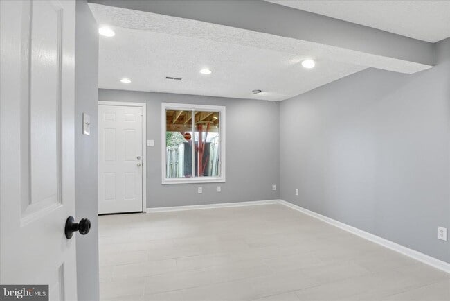 Building Photo - 8418 White Feather Ct