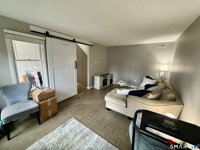 Building Photo - 527 Hilliard St