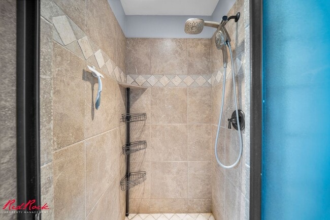 Building Photo - Charming 3 Bedroom Townhome