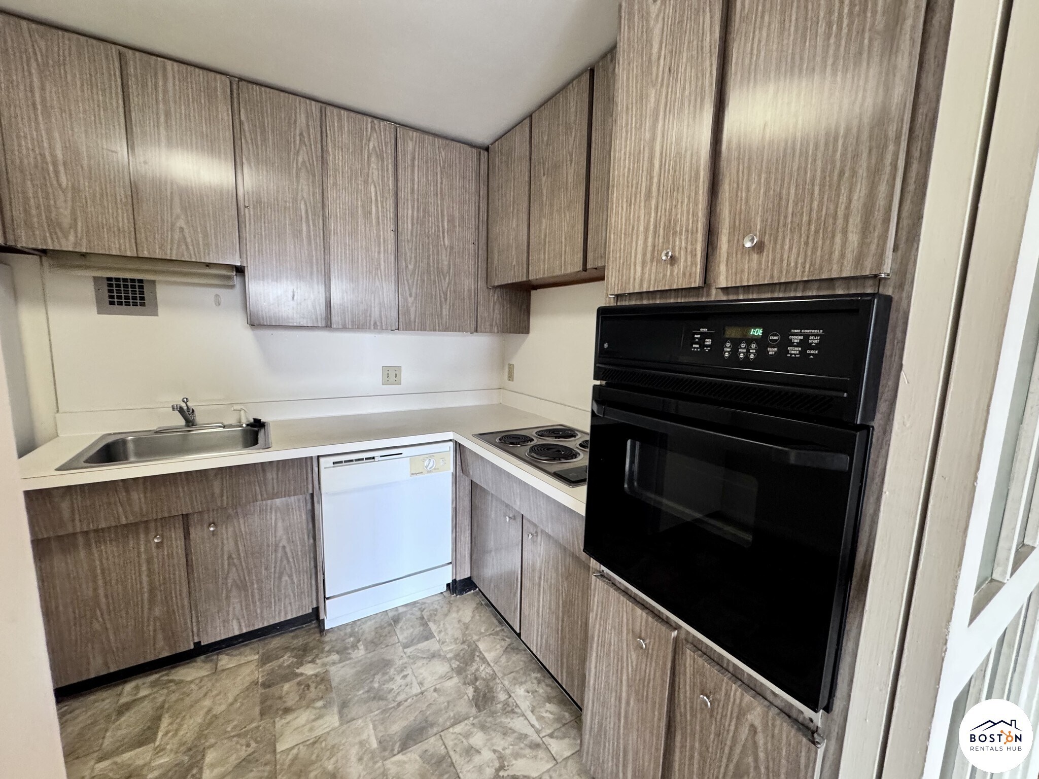 Building Photo - 132 Chiswick Rd