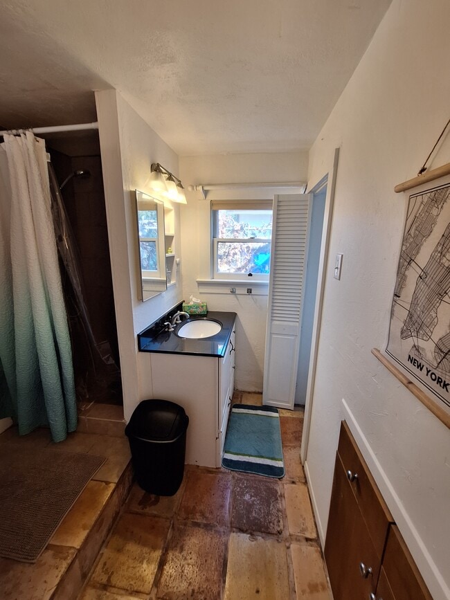 Building Photo - 2910 Grape Street