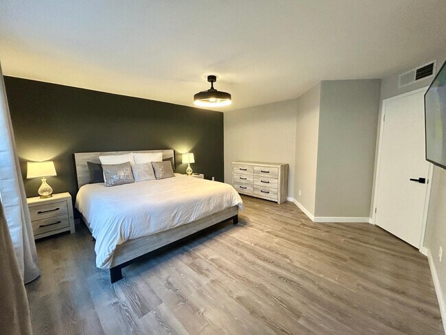 Building Photo - 4212 E Sandia St