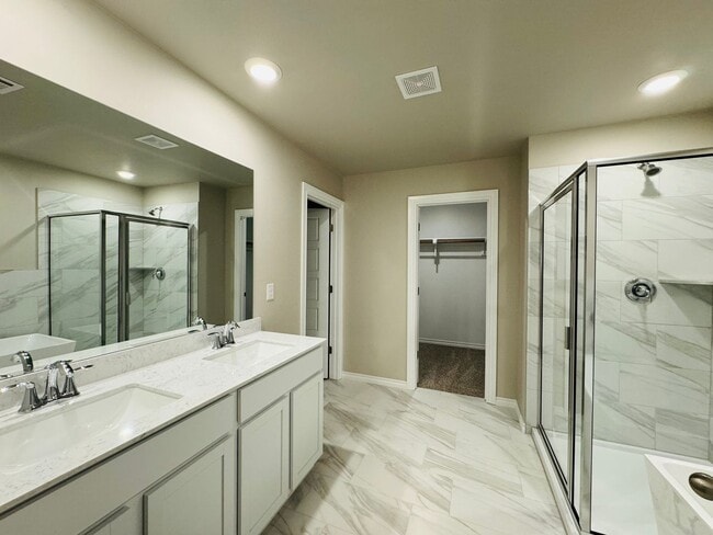 Building Photo - Deer Creek Schools + 4 Bedrooms + Newer Home in The Falling Springs Addition