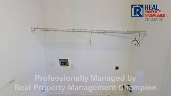 Building Photo - Adorable 2 BD Townhome with Private Patio