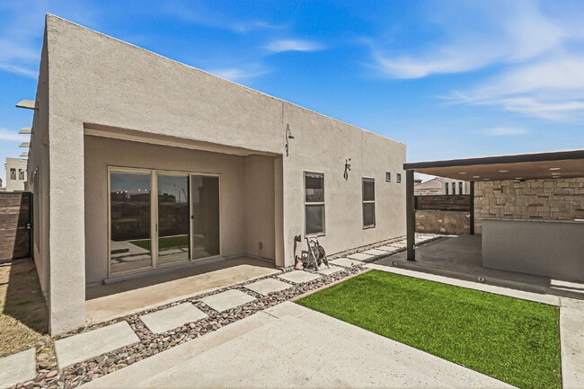 Building Photo - Modern Corner Home | 4 Bedrooms | 2.5 Bathrooms | Covered Outdoor Living