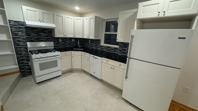 kitchen - 560 N 16th St