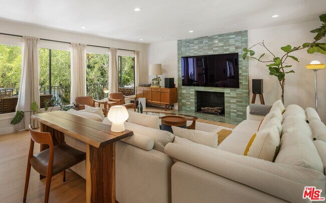 Building Photo - 5749 Valley Oak Dr