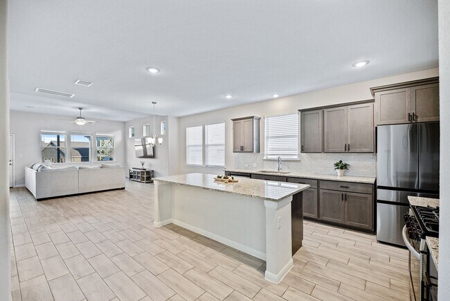 Building Photo - Amazing 5 Bedroom Home - Georgetown