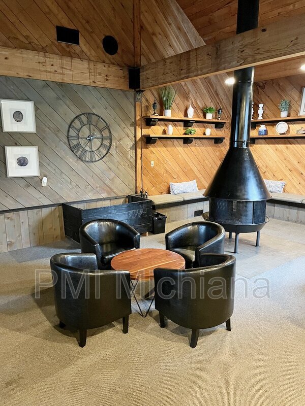 Building Photo - 18120 N Stoneridge Dr