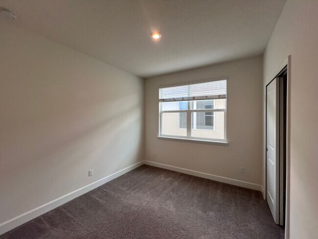 Building Photo - Gorgeous Furnished Home in Winter Garden!