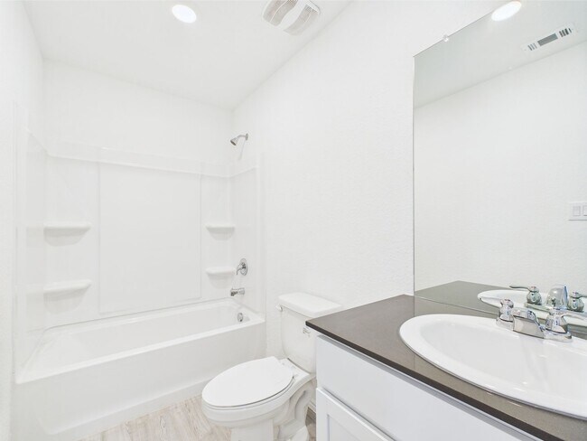 Building Photo - Comfortable and Functional 3 Bedroom, 2 Bathroom Home
