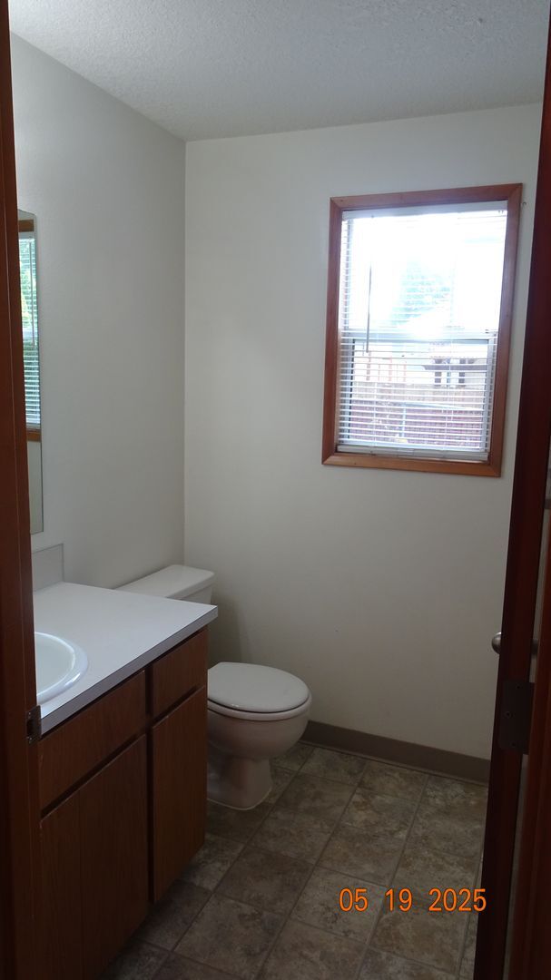 Building Photo - ~Beautiful Two-story Home Located in the N...