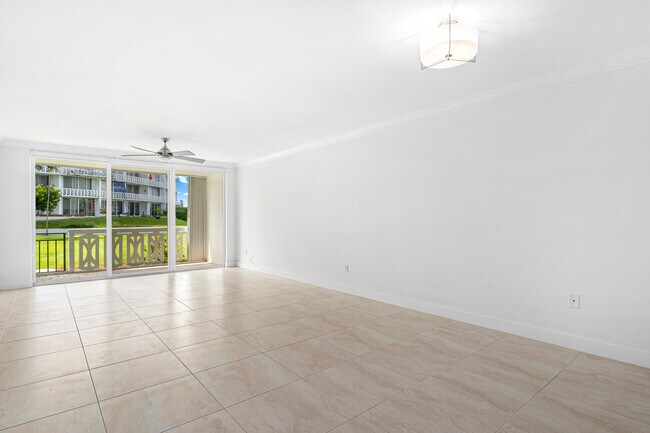 Building Photo - 2720 S Ocean Blvd