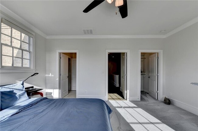 Building Photo - 120 Grand Cres