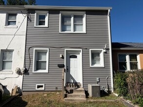 Building Photo - Newly Renovated 2 Story Townhouse in Garde...