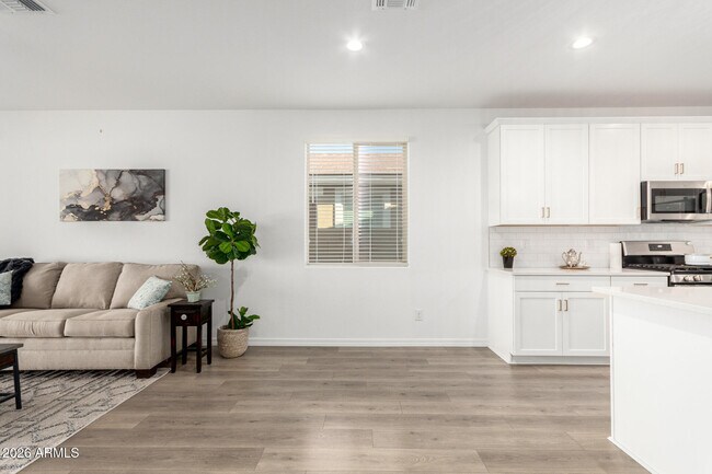 Building Photo - 20264 W Montecito Ave