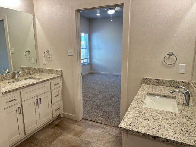 Building Photo - Brand new townhomes in Frenship ISD!