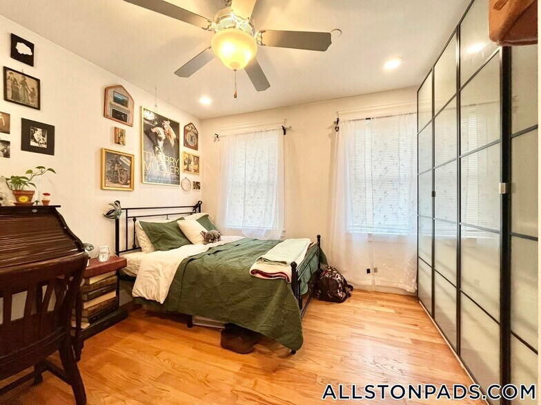 Building Photo - 12 Fern St