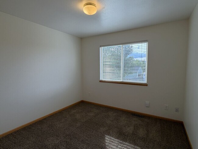 Building Photo - 625 Brewer Dr