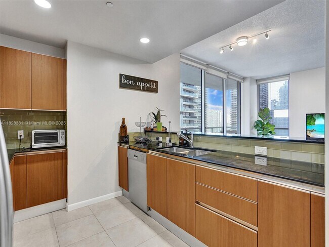 Building Photo - 1050 Brickell Ave