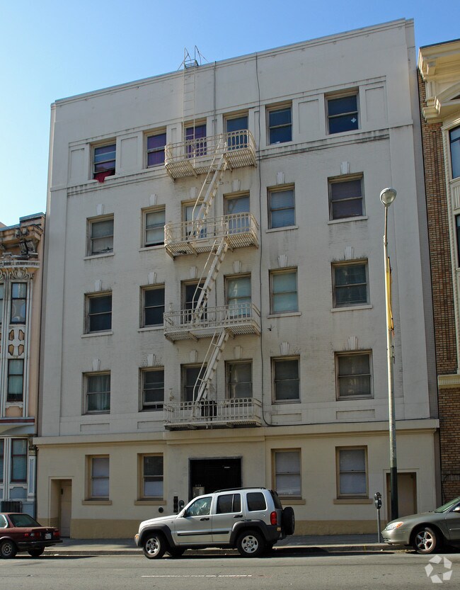 Building Photo - 825 Bush St