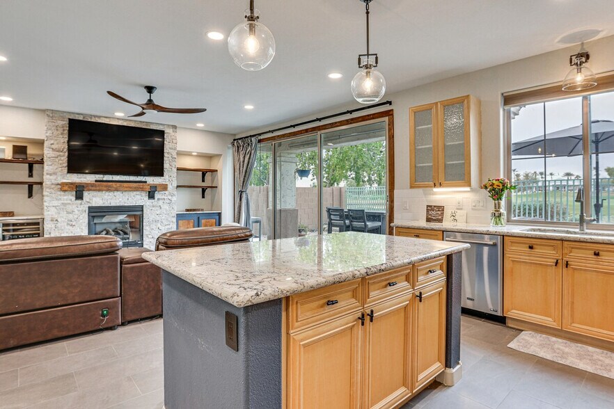 Building Photo - 13716 W Cypress St