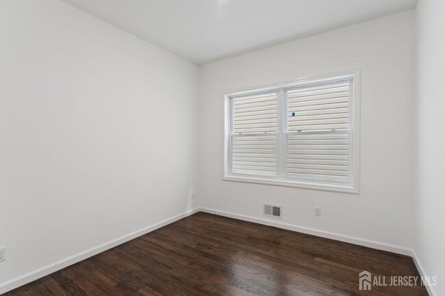 Building Photo - 910 Bergen St