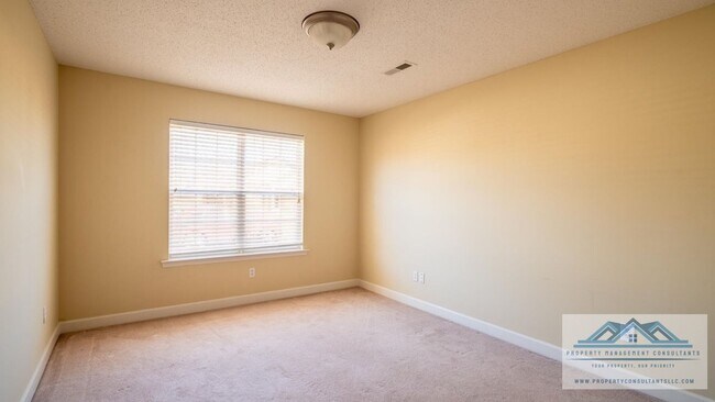 Building Photo - 5002 Blakemore Dr SE