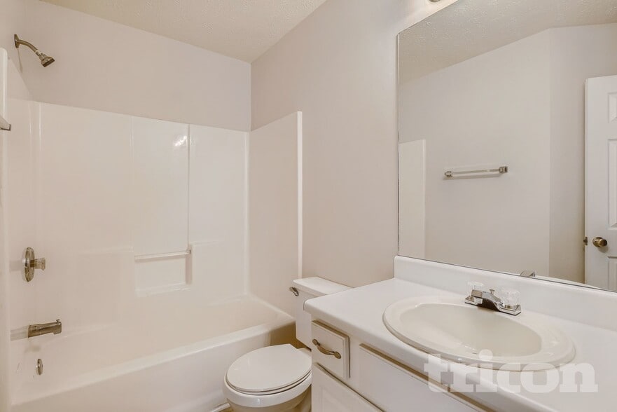 Building Photo - 3020 Lake Park Ct