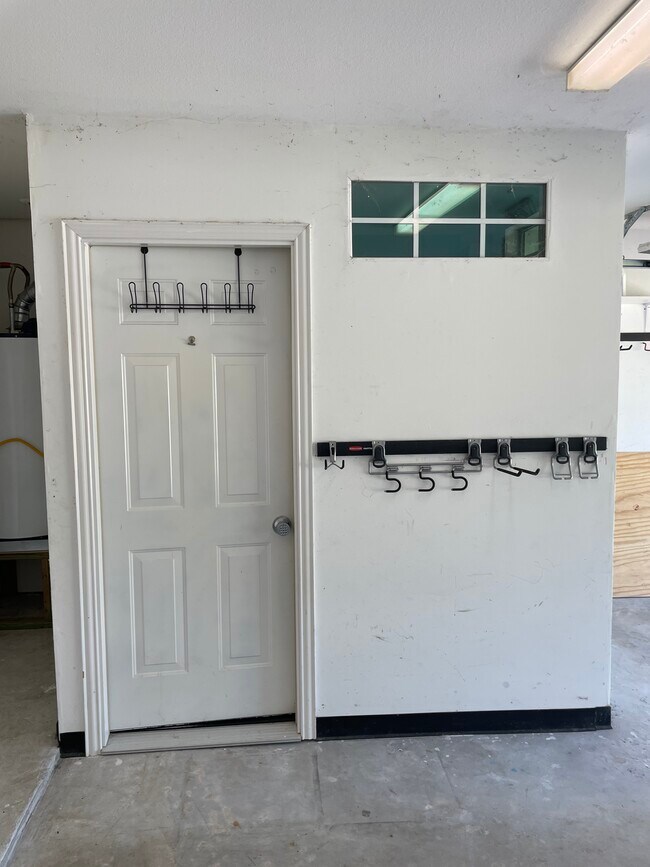 Building Photo - 6122 Stoney Brook Dr