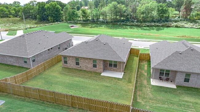 Building Photo - Brand New Home Waiting For you!