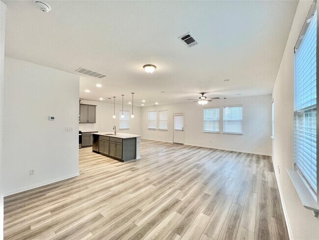 Building Photo - 3200 College Park Dr