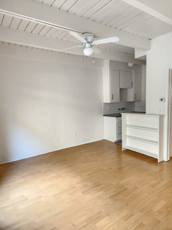 Building Photo - 1909 Beachwood Dr