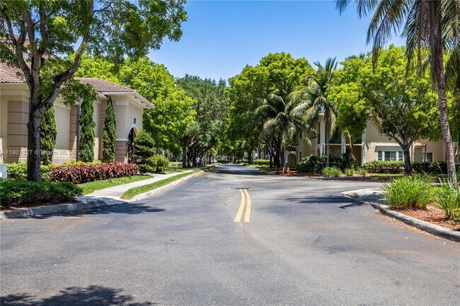 Building Photo - 2544 Centergate Dr