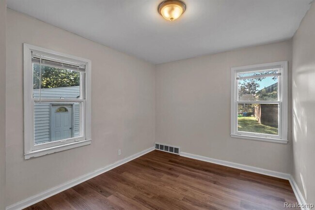 Building Photo - 1109 Shadowlawn St