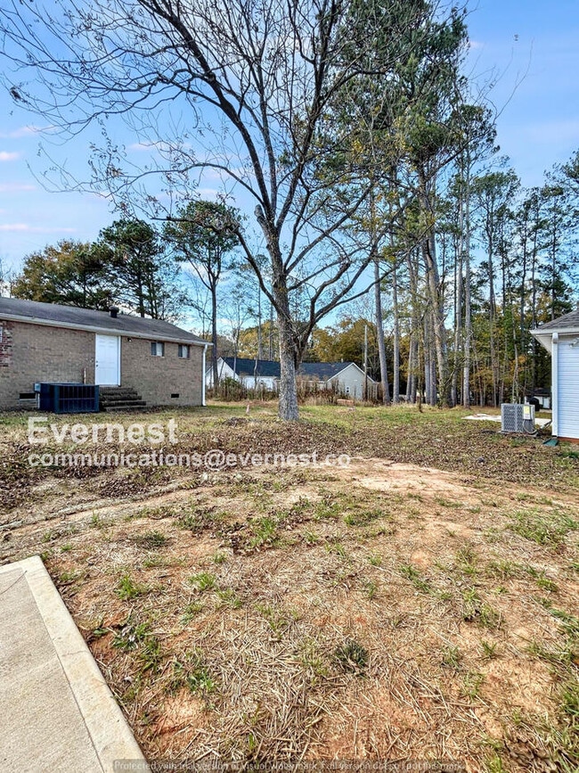 Building Photo - 413 S Davis St